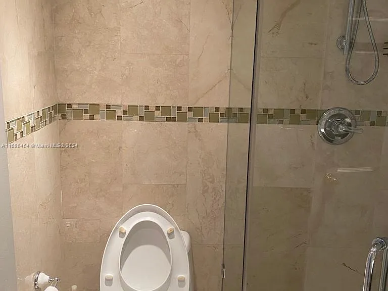 5401 Collins Ave #412 — Photo 38