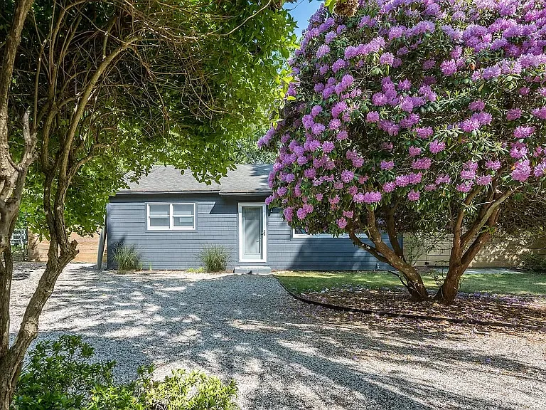 33 Camberly Rd — Photo 3