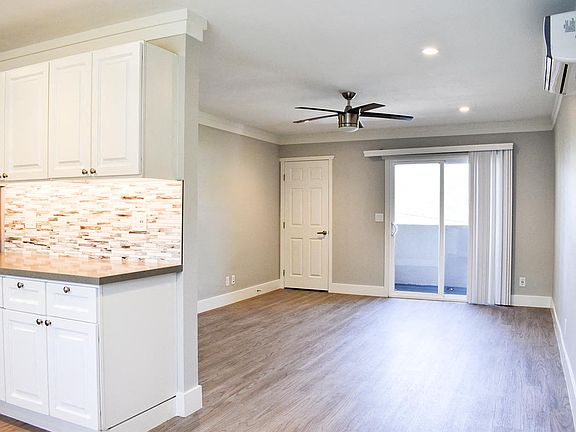 5th image of 3049 Montrose Ave APT 6