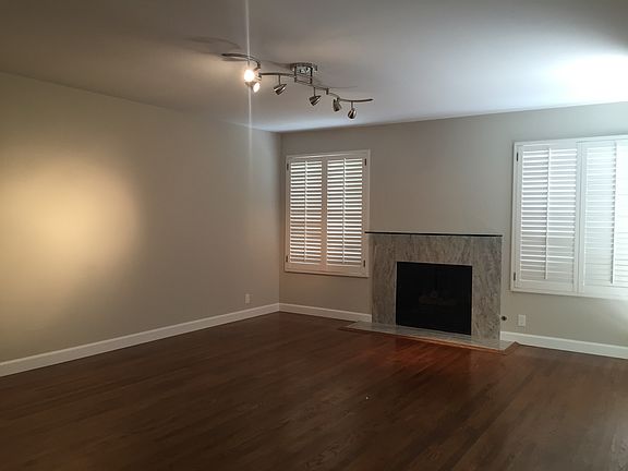 4th image of 33 Tollridge Ct