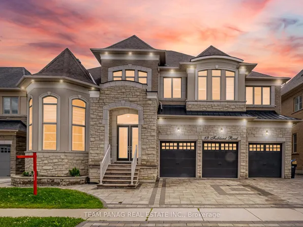 19 Falkland Rd, Brampton, ON L6P 4C3