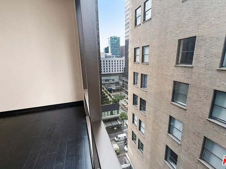 655 S Hope St #1006 — Photo 13