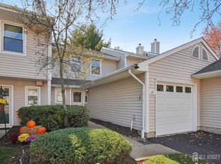 21 Woodmere Dr, Parlin, NJ 08859