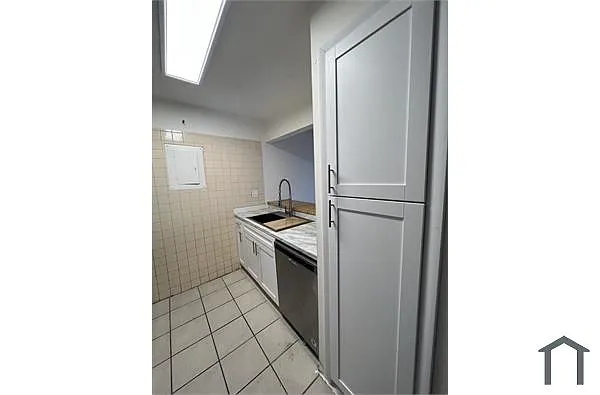Building Photo - 13390 NE 7th Ave #407