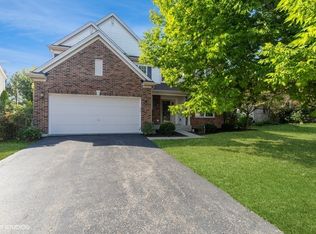247 W Prairie Walk Ln, Round Lake, IL 60073