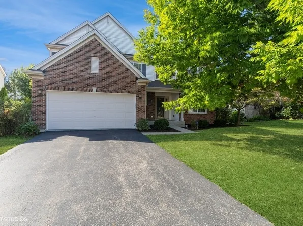 247 W Prairie Walk Ln, Round Lake, IL 60073