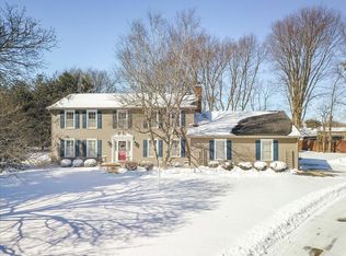 8656 Oakmont Rd, Bloomington, IL 61705