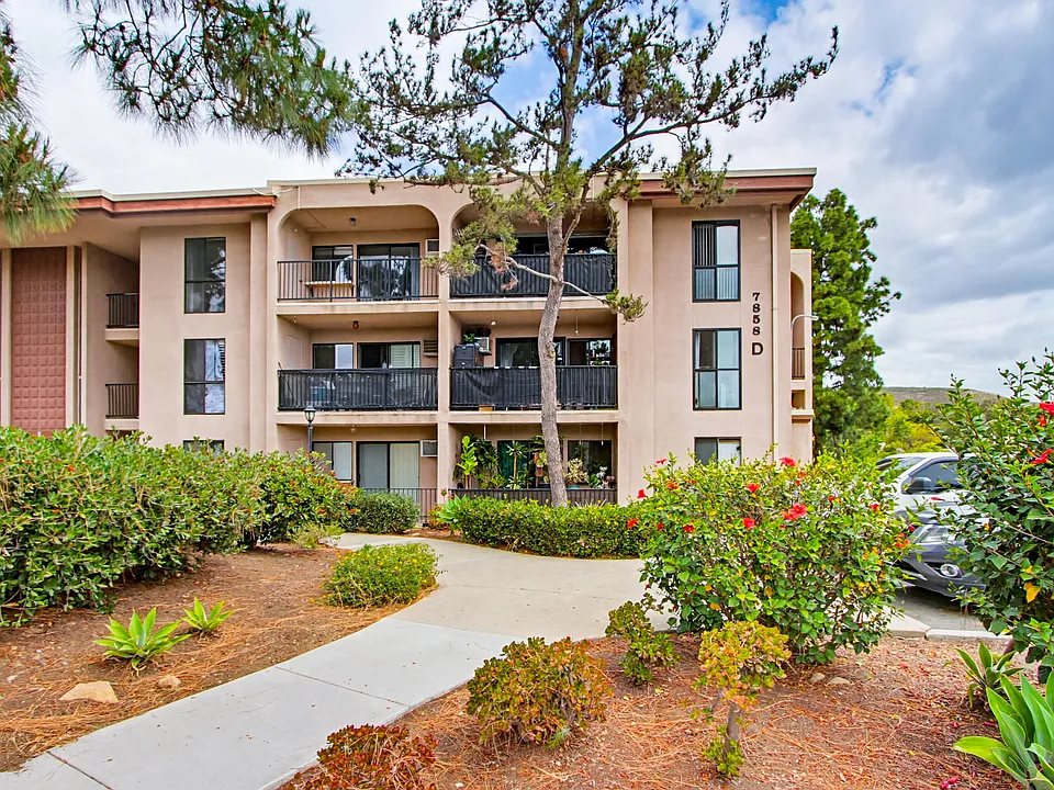 7858 Cowles Mountain Ct #D27