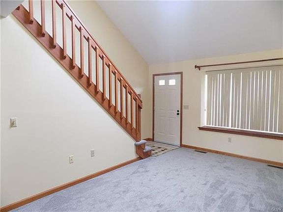 3rd image of 2733 Victoria Ln