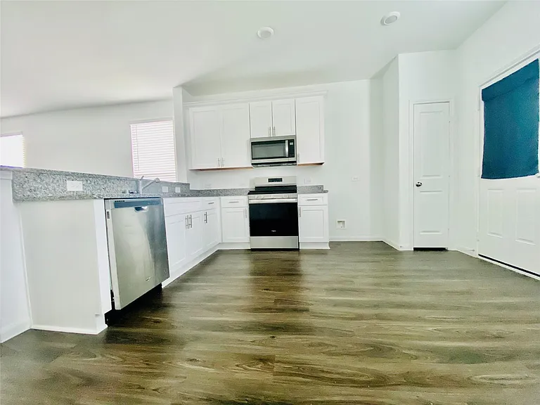 11750 Armadale Dr — Photo 9