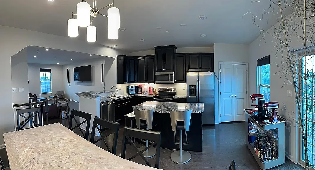 4 bed, 2400 sqft, $3,450 — Photo 4