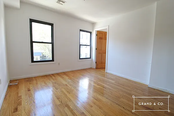 Rented by Grand & Co. | media 3