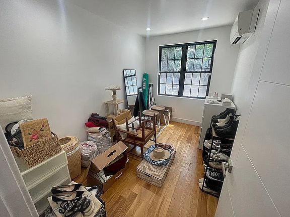 4th image of 141 Woodbine St #1C