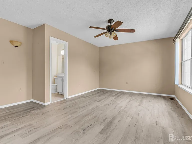 91 Chelsea Ct #14 — Photo 24