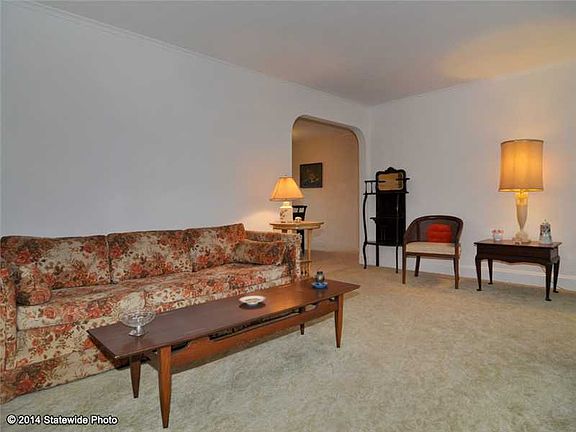 4th image of 11 Firglade Dr