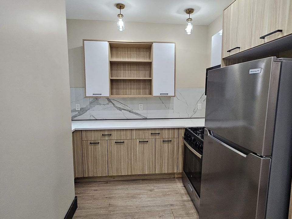 1st image of 946 W Side Ave #4
