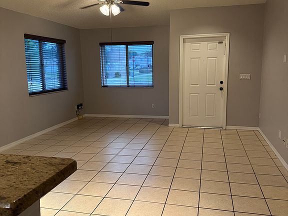 3rd image of 707 NW 208th Dr