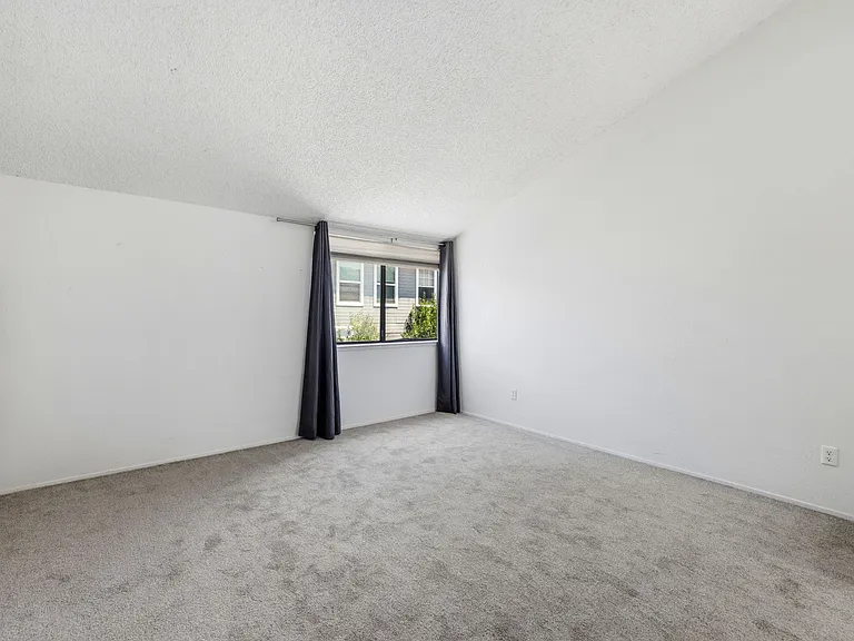 1401 Hood Rd — Photo 16