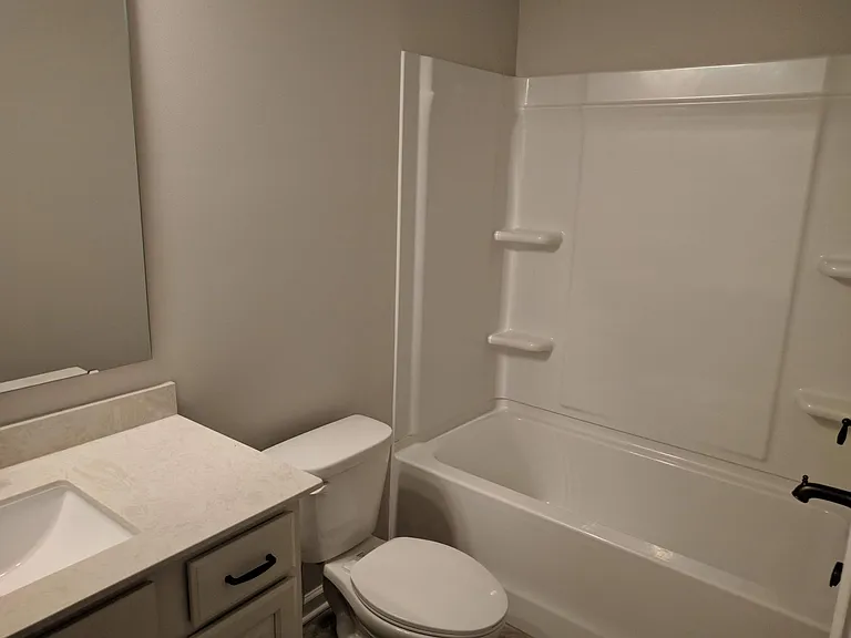Second bedroom in-suite bathroom