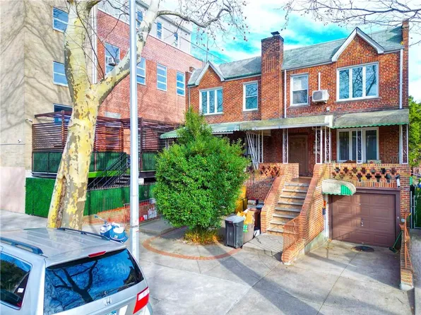 2415 East 27th Street image 2 of 37