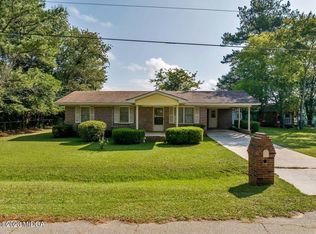 12 Fairway Dr #105, Hawkinsville, GA 31036