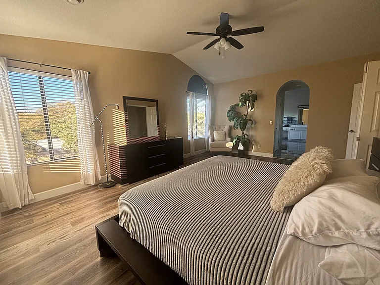 5544 E Kelton Ln — Photo 21