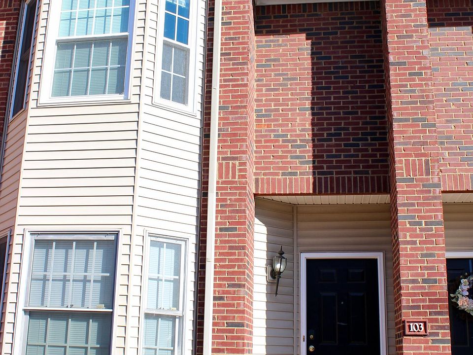 Two story townhom