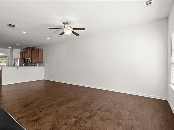 5th image of 768 Crestwell Cir SW