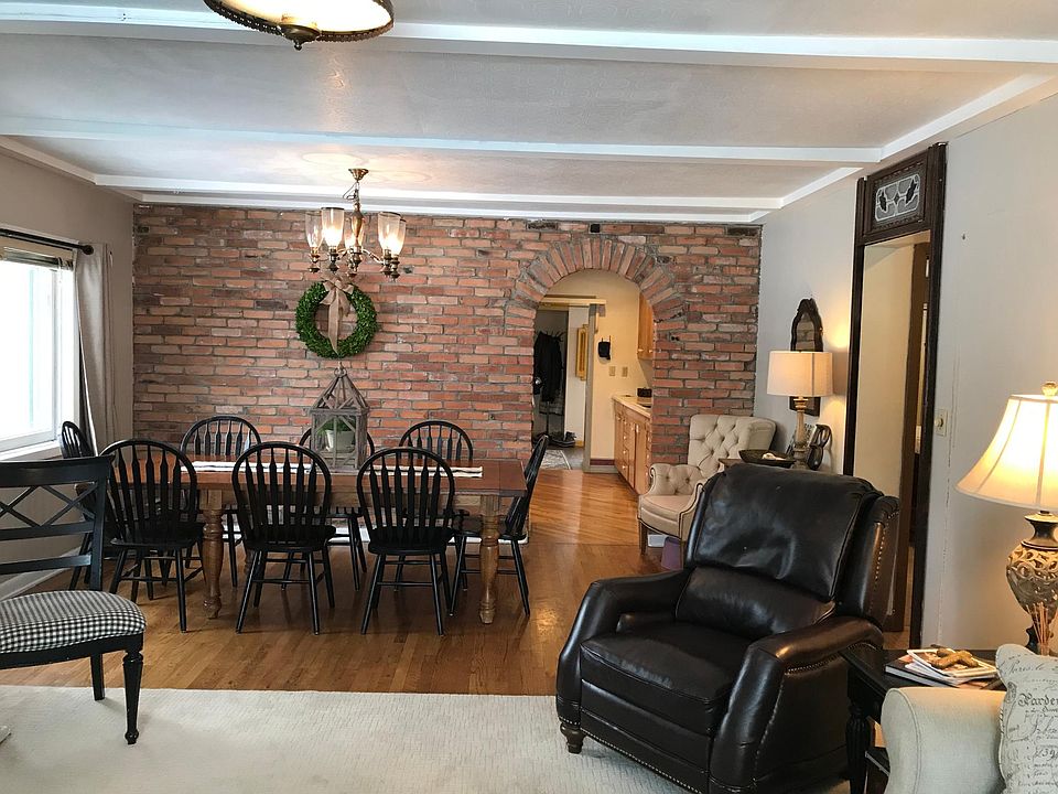 Living/dining area