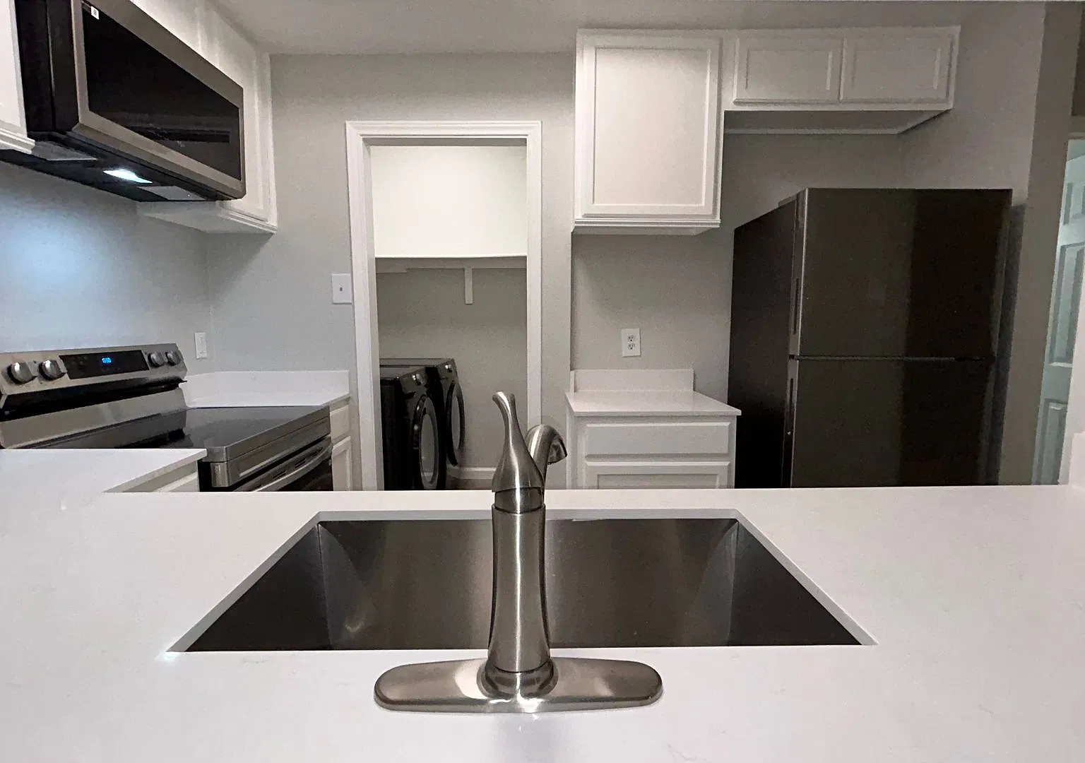 Ready for immediate move in! — Photo 1