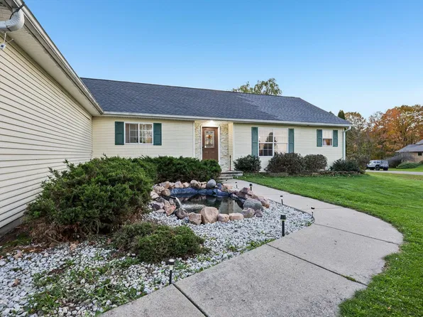 S5631 Glacier Dr, Baraboo, WI 53913