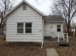 716 SE Lawrence St, Topeka, KS 66607