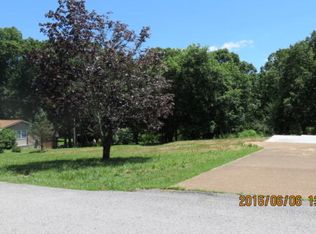 580 Lakeview Cir, Tennessee Ridge, TN 37178