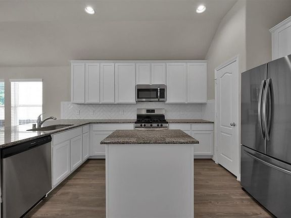 5th image of 40510 Berylline Ln