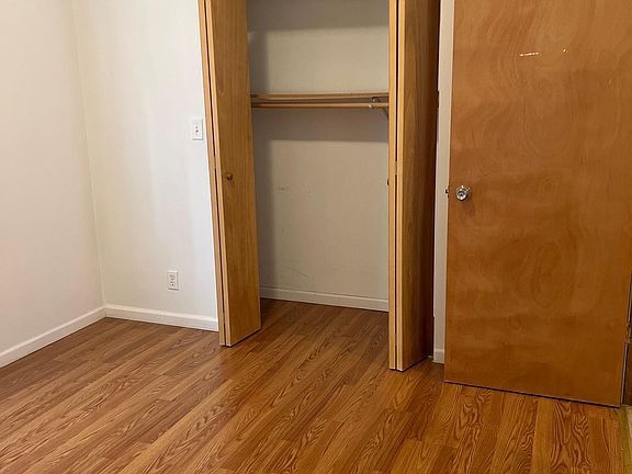 5th image of 335 W 23rd Pl #1F