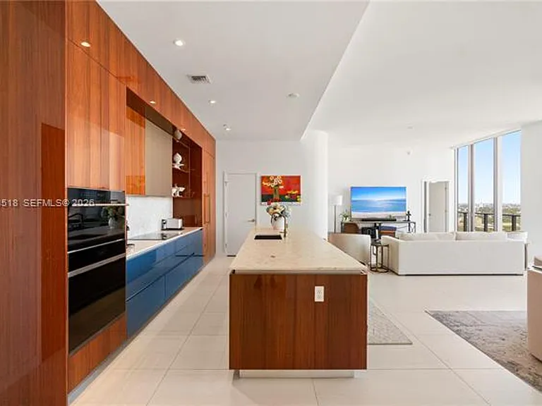 2678 Tigertail Ave #Penthouse CU-4 — Photo 1