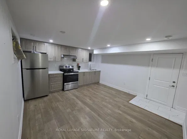 4264 Brandon Gate Dr #Basement, Mississauga, ON L4T 3K4