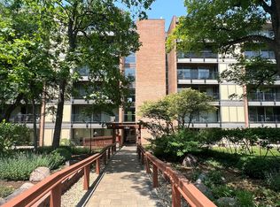 6010 Oakwood Dr APT 3E, Lisle, IL
