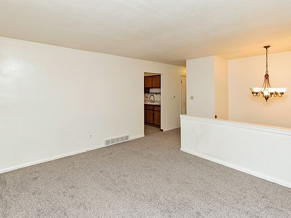4th image of 4657 Hyperion Dr