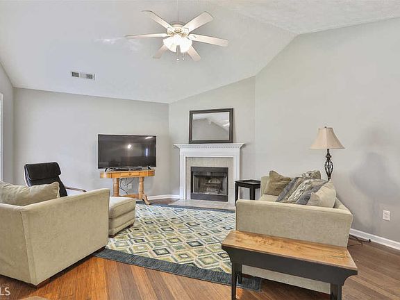 5th image of 105 Greenfield Ln