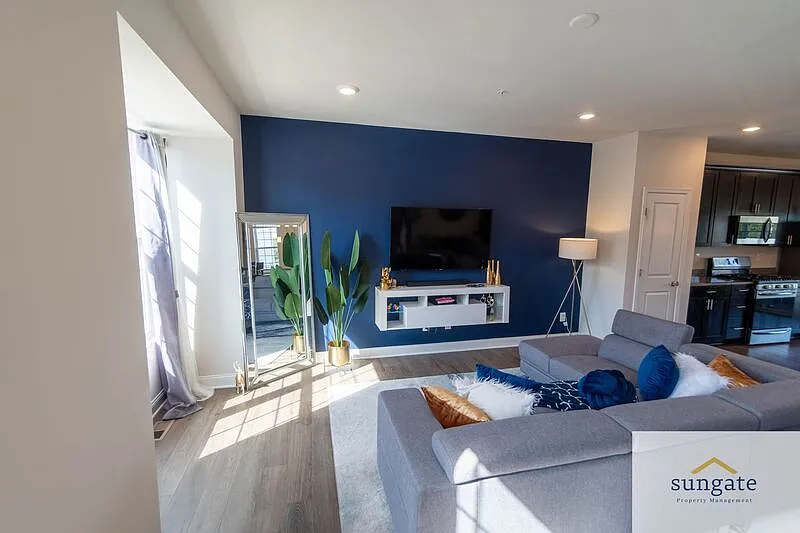 3 bed, 4.0 bath, $2,950 — Photo 2