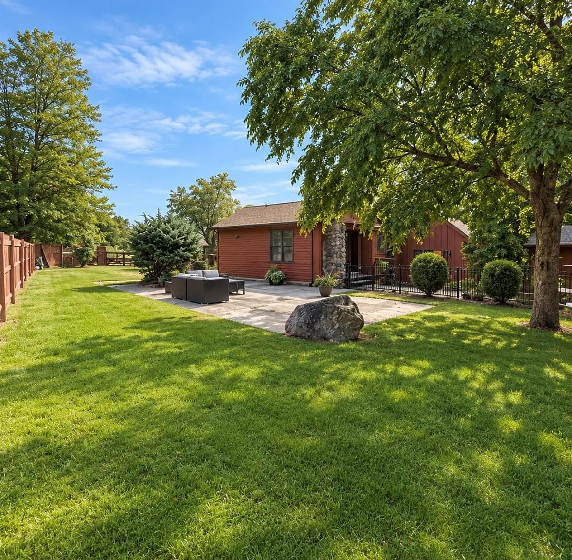 4 bed, 2.5 bath, 1300 sqft, $4,000 — Photo 2