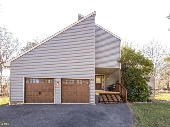 18 Eastwood Dr, Voorhees, NJ 08043