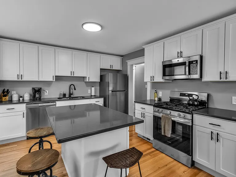 49 Virgil Ave — Photo 9