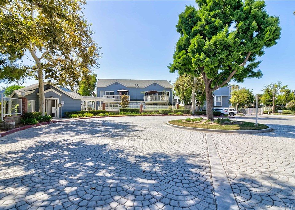 1st image of 12882 Sycamore Village Dr