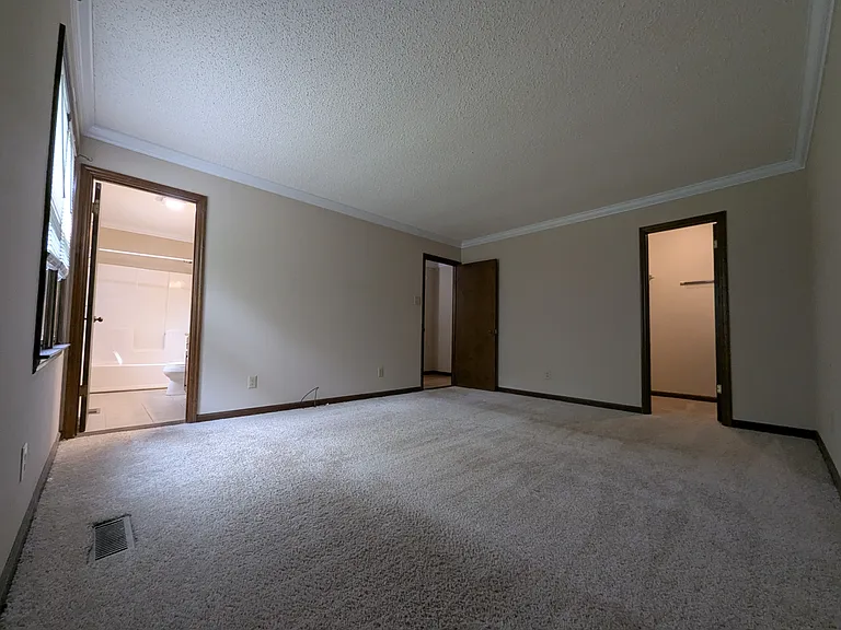 210 Wells Fargo Dr — Photo 13