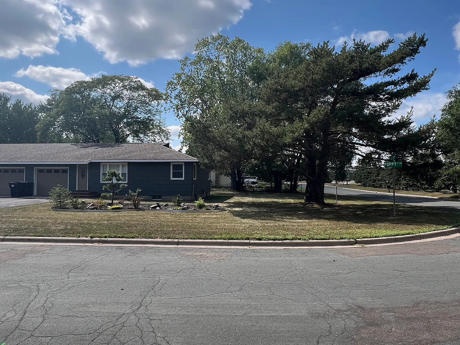 2 bed, 1680 sqft, $1,800 — Photo 2