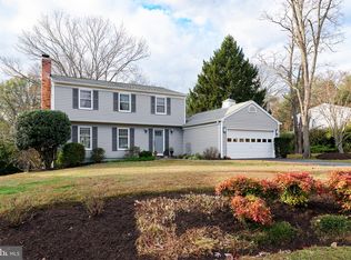 2122 Thomas View Rd, Reston, VA 20191