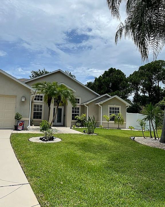 1st image of 679 Shrine Cir SE