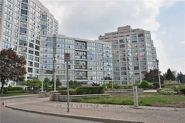 2261 Lake Shore Blvd W #301 — Photo 1